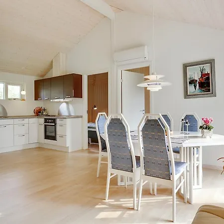 בית נופש Sommerhuset Rusen 24 סטגה